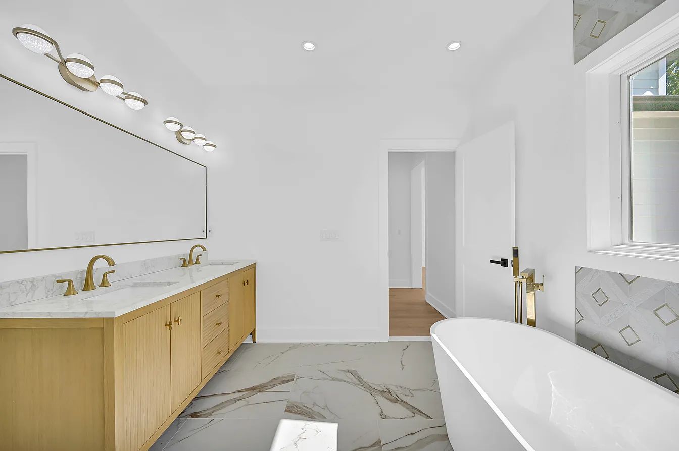 27 Mounthaven Dr Livingston NJ bathroom photo 22
